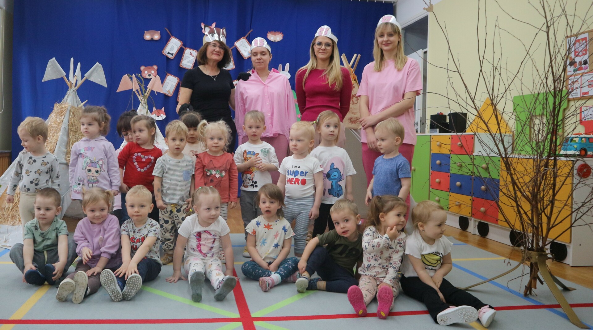 Wyjście do przedszkola na teatrzyk "Trzy świnki"