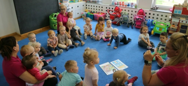 Wysłuchanie wiersza pt ,,Rodzinny spacer "