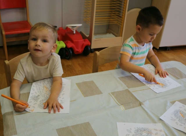 Praca plastyczna - kolorowanie postaci Pani jesień