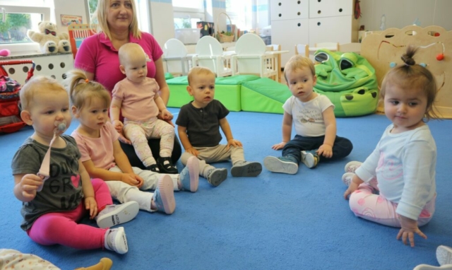 Wyklejanie bibułą konturów szczoteczki i pasty
