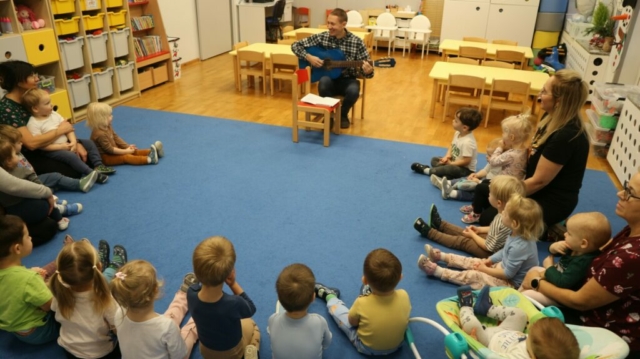 Kolędowanie- zwyczaje świąteczne.