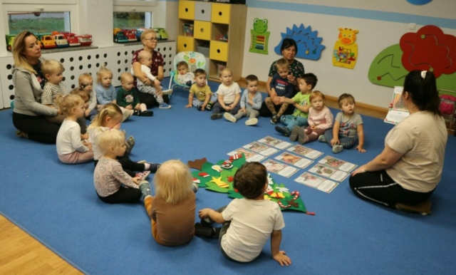 Kolędowanie- zwyczaje świąteczne.