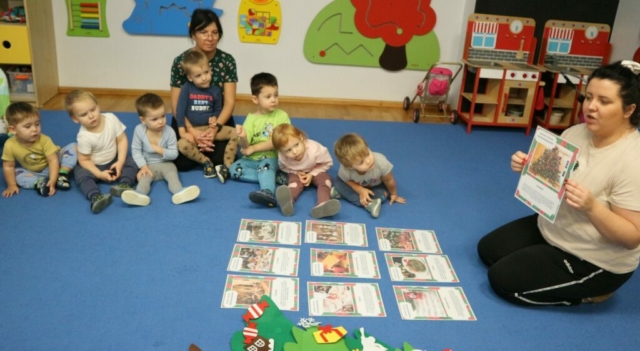 Kolędowanie- zwyczaje świąteczne.