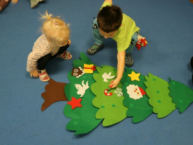 Kolędowanie- zwyczaje świąteczne.