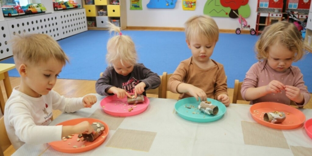 Robienie pokarmu dla ptaszków