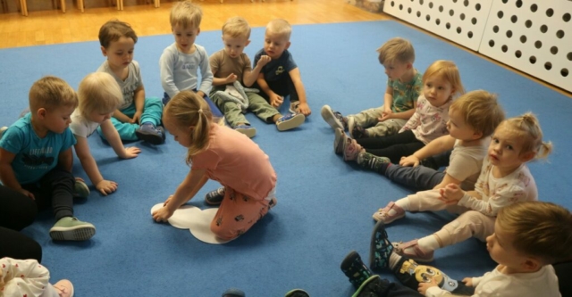 Wysłuchanie wiersza - ,,Zimowe zabawy''