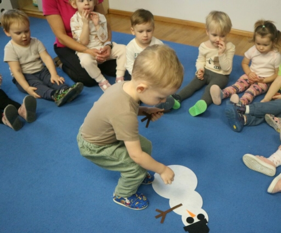 Wysłuchanie wiersza - ,,Zimowe zabawy''