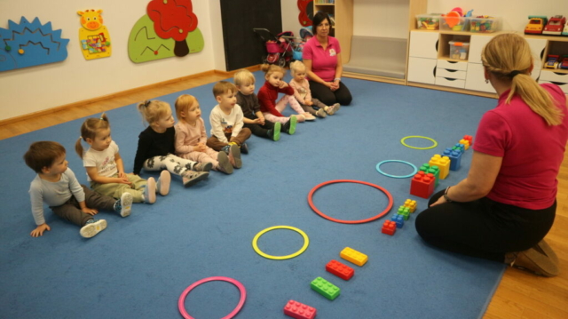 Budowanie z klocków - utrwalanie kolorów