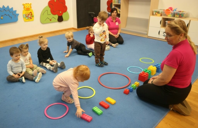 Budowanie z klocków - utrwalanie kolorów