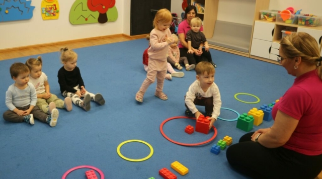 Budowanie z klocków - utrwalanie kolorów