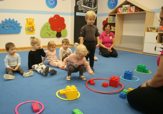 Budowanie z klocków - utrwalanie kolorów