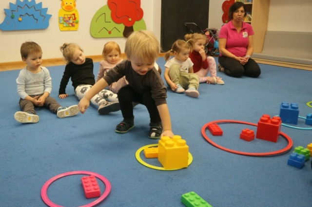 Budowanie z klocków - utrwalanie kolorów