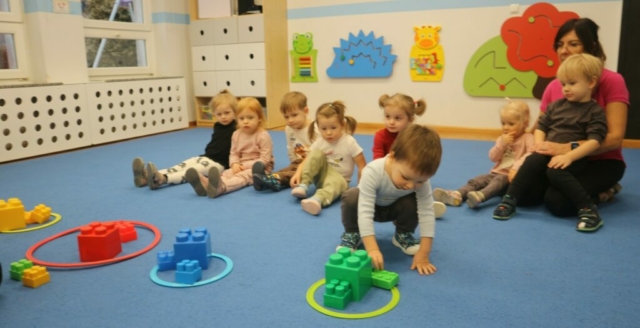 Budowanie z klocków - utrwalanie kolorów