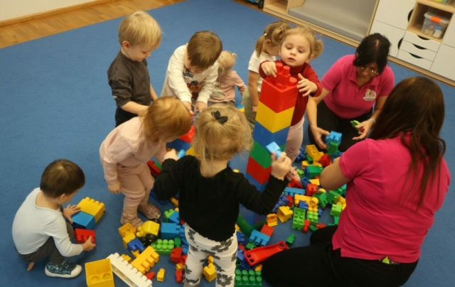 Budowanie z klocków - utrwalanie kolorów