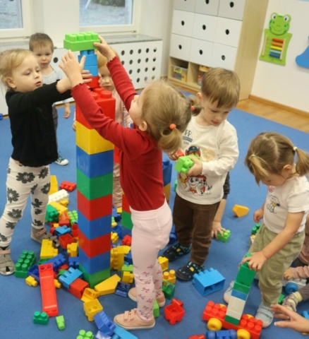 Budowanie z klocków - utrwalanie kolorów