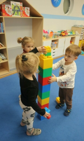 Budowanie z klocków - utrwalanie kolorów