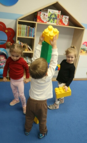 Budowanie z klocków - utrwalanie kolorów