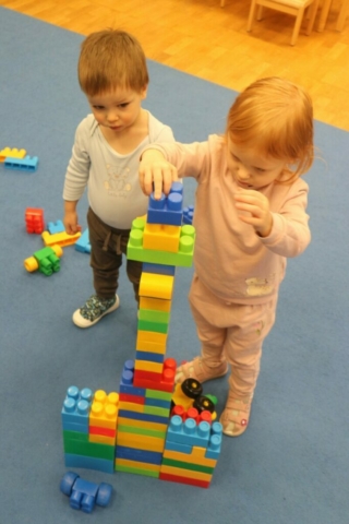 Budowanie z klocków - utrwalanie kolorów