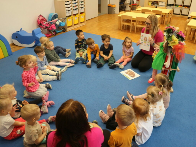 Wysłuchanie wiersza pt." Przyjście wiosny "