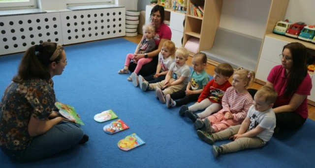 Czytanie bajki przez rodzica