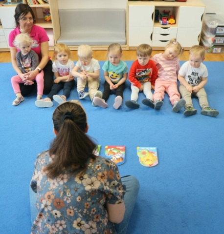 Czytanie bajki przez rodzica